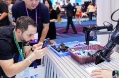 <b>实现了“人机协做”的价化</b>